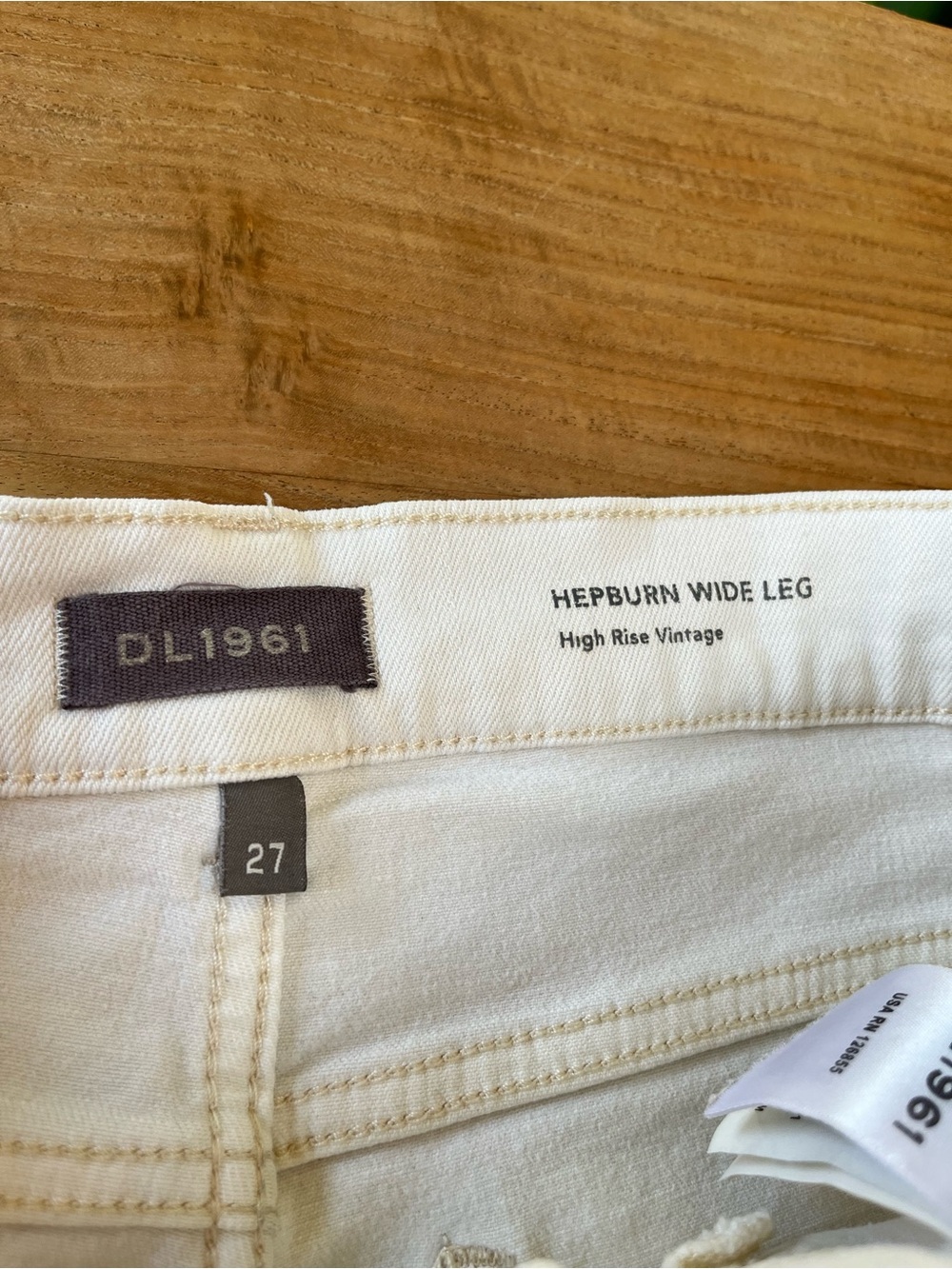 DL1969 Hepburn Wide Leg High-Rise Cropped Jeans in Eggshell - 27 waist - Picture 4 of 10